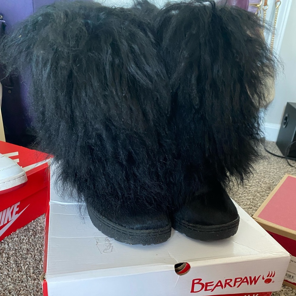 Black Bearpaw furry boetis size 6 women